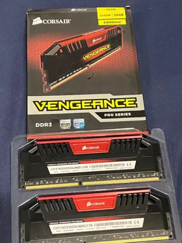 Memória Corsair 16GB DDR3 2400mhz Vengeance Pro series 2x8Gb