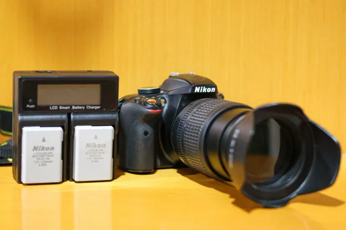 Nikon D3300 + Lente 18-105 mm + 3 baterias + carregador 