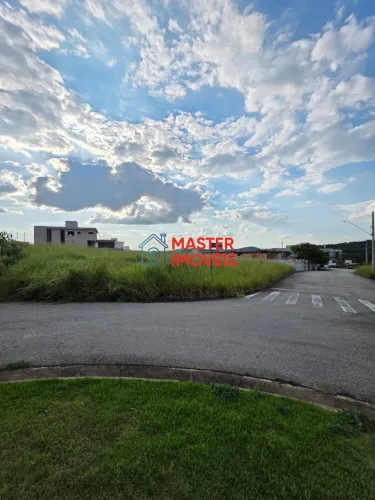 EXCELENTE LOTE DE ESQUINA I CONDMÍNIO FECHADO