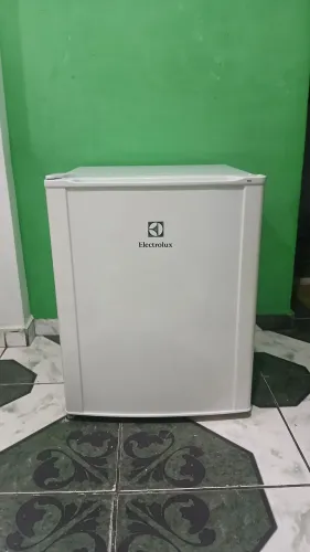 Frigobar electrolux 80 litros semi novo ( ENTREGO)