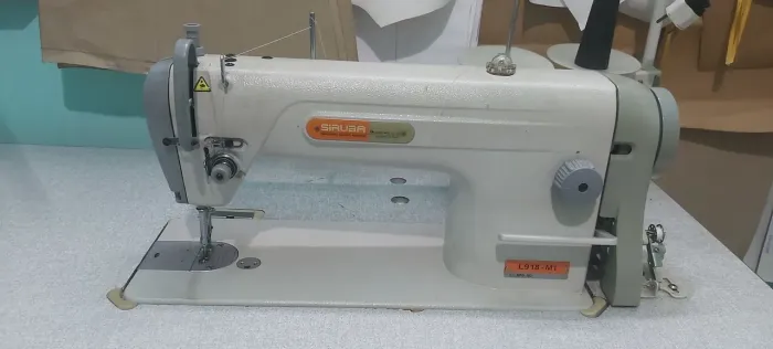 Maquina Reta industrial Siruba.