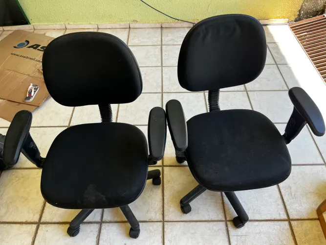 2 Cadeiras secretária