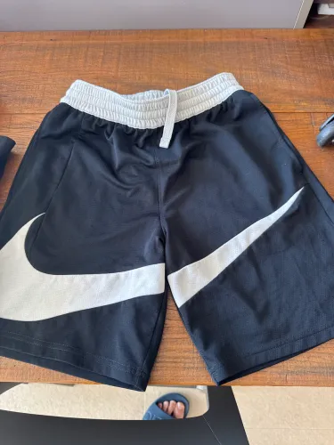 Bermuda Nike preta infantil TAM G