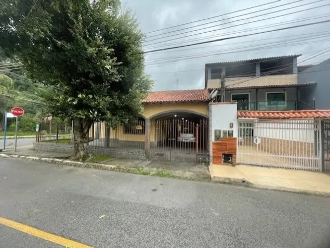 Casa para Venda em Volta Redonda, VOLTA GRANDE, 3 dormitórios, 1 suíte, 2 banheiros, 2 vag