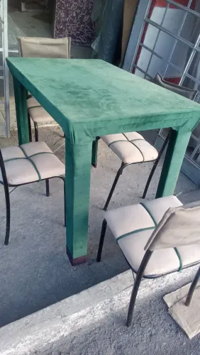 Mesa com 4 Cadeiras