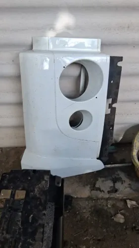 Ponteira Para-Choque Lateral VW Constellation Lado Direito 3 degraus