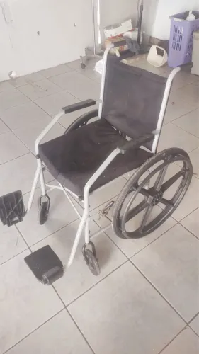 Cadeira de rodas e de banho