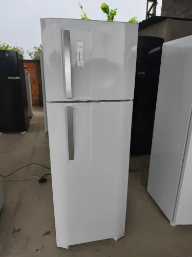 Geladeira Electrolux Frost Free 310 Litros ((110V Acompanha transformador))