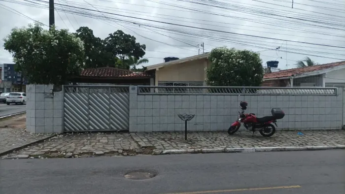 Ótima Casa com Ponto Comercial à Venda no Ernesto Geisel! ?? Localização privilegiada, na