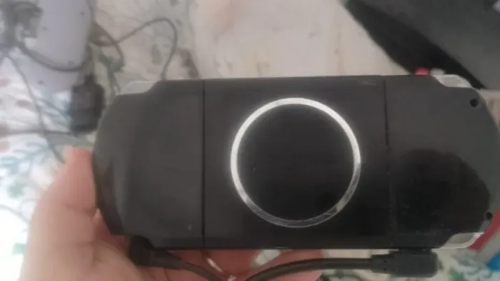 Sem Cartão de Memória - Com cabo para transmitir imagem para TV - TELA QUEBRADA