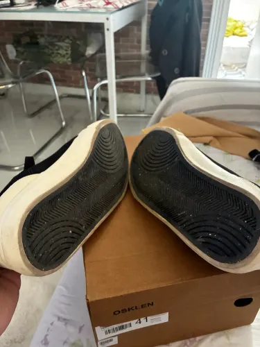 Tênis osklen preto e branco usado 41