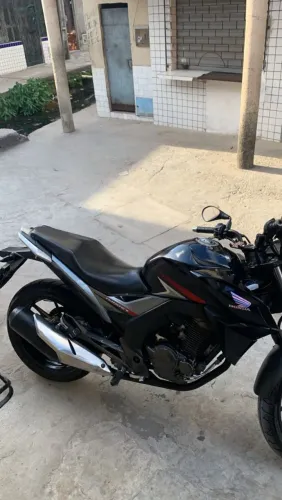 Moto em excelente condições moto revisada motivo. Preciso de jm carro por conta da familia