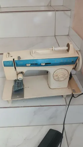 Máquina de costura singer