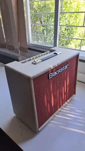Amplificador de Guitarra BlackStar Debut