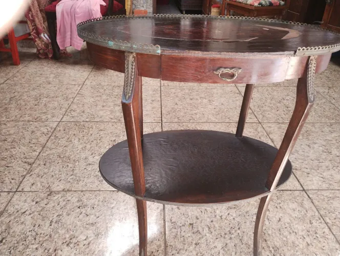 Mesa auxiliar estilo inglês