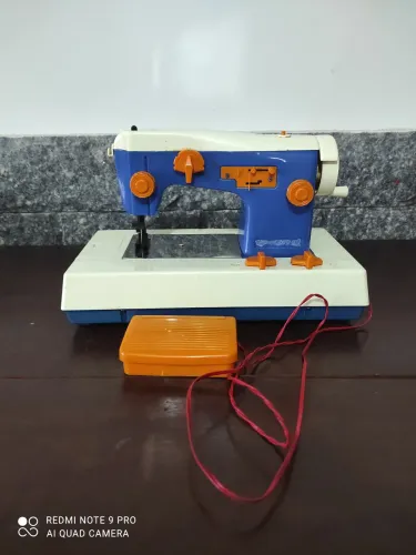 Mini Máquina de Costura anos 80