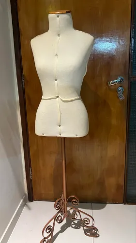 Manequim feminino busto 