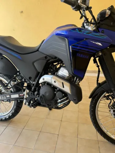 Yamaha XTZ Lander 2025 com apenas 1.013 km