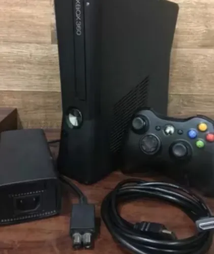 Xbox360 super slim semi novo bloqueado todo bom