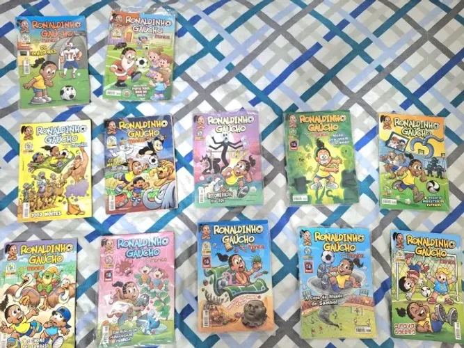 Coleção de gibis da Turma da Mônica e do Ronaldinho