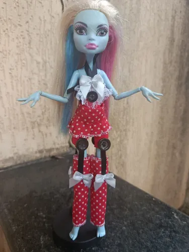 Monster high só roupa