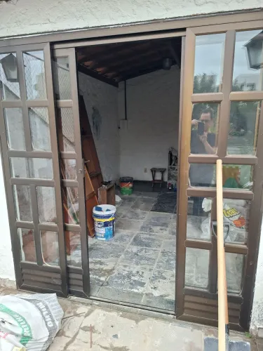 Portas, janelas, bancada