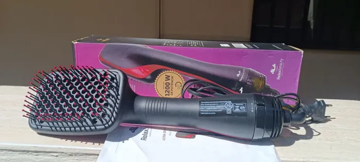 Escova Secadora 2 em 1 Seca e alisa ao mesmo tempo 
