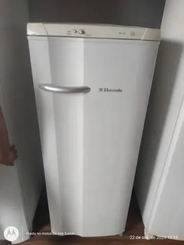 Geladeira 1 porta usada, mas funcionando perfeitamente