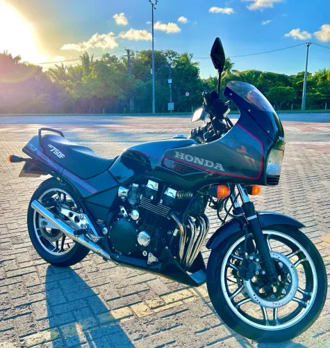 Honda CBX 750F 1988 7Galo