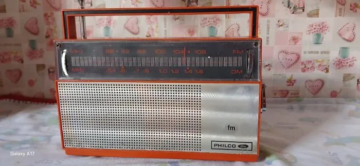 Radio antigo philco com fm muito conservado funcionando