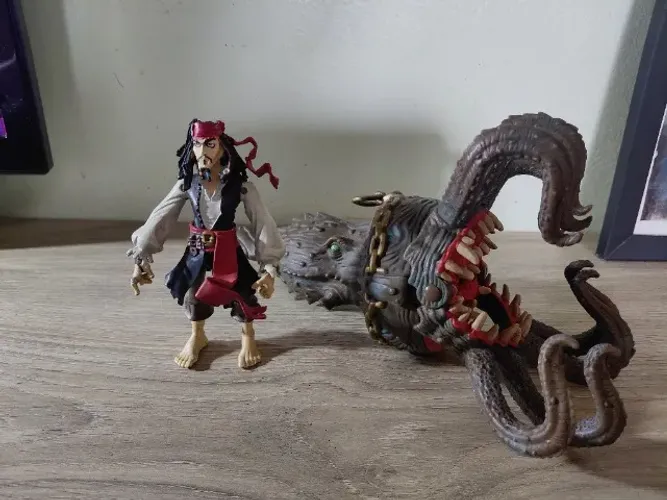 Conjunto Piratas do Caribe Jack Sparrow e Kraken. Zizzle. Figuras bonecos
