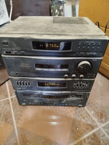 Rádio antigo Sony funcionando 