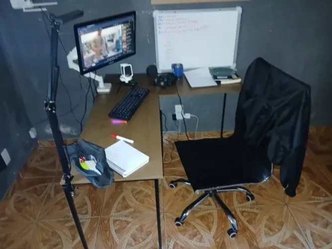 Mesa para trabalho e estudo pratica resistente e eficiente em L