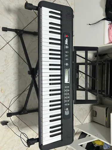 ? Teclado Musical Kross KE 300+ suporte em X 