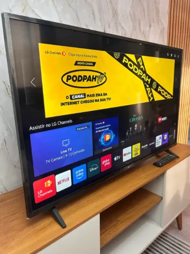 Smart TV LG 43 Polegadas 4K 43UQ7500 WebOS Com Base e Controle Original 1 ano de uso
