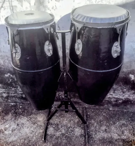 *CONGAS COM SUPORTE E PELES SINTÉTICAS! 1.600,00 R$*