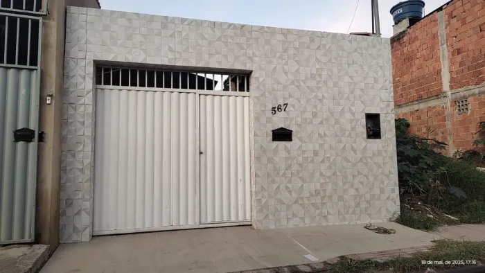 CASA À VENDA - EXCELENTE OPORTUNIDADE
