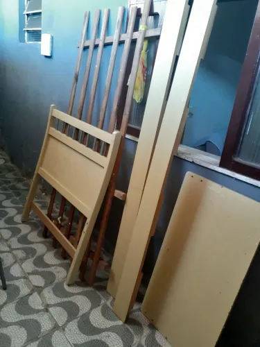 Vendo cama de solteiro.