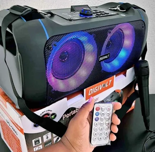 Caixa Amplificada Karaokê com Led Acompanha Microfone e Controle 2200W de Potência 