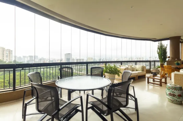 Apartamento amplo com vista definitiva para o Parque Burle Marx