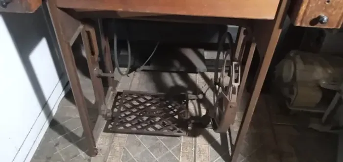 Gabinete  de  máquina  de  costura 