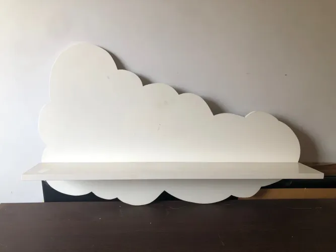 Prateleira nuvem para quarto bebê 
