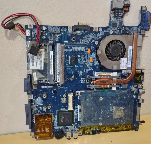 Placa-Mãe Notebook TOSHIBA - Para Peças