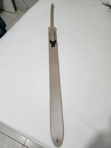 Correia para baixo, guitarra ou violão