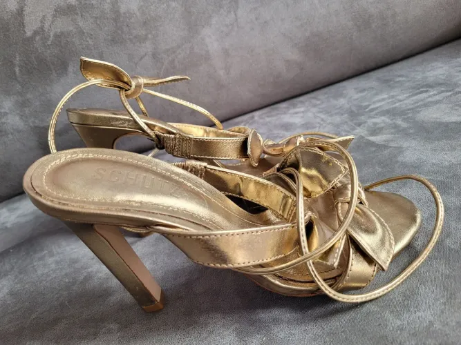 Sandália de salto Dourada marca Schutz original