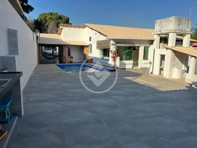 CASA PLANA, COM 05 QUARTOS, SUITE, PISCINA, POMAR, CASA DE BONECAS HÁ 100M DA LAGOA. codig
