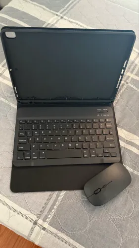 Capa com teclado IPad 9