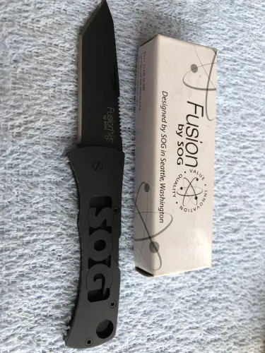  Canivete Fusion By SOG - Muito afiado e compacto. Comprimento total: 13cm (lâmina 5,5cm)