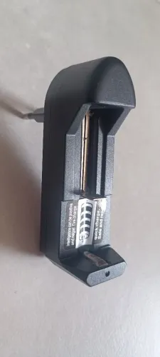Carregador de Bateria Pilha Universal 