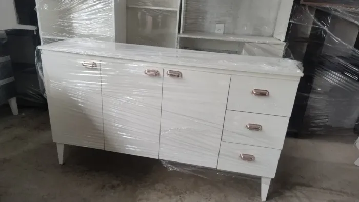 Balcão Branco com Gavetas para Organização